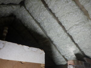 Insulation between common rafters